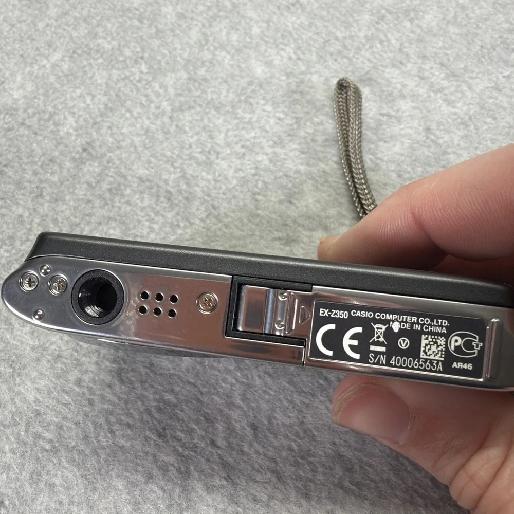 Casio Exilim EX-Z350 Digital Camera Silver For Parts Untested